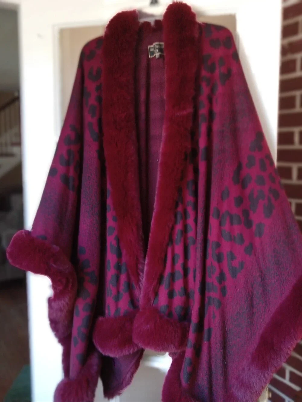 Kathy Ireland Fashion 360 Safari Skies Faux Fur Trim Cape - SZ OS